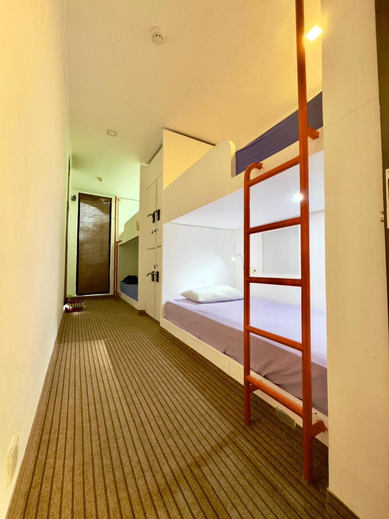 Traveler'S Haven Hostel At Colombo Intl Airport Katunayaka Exteriör bild